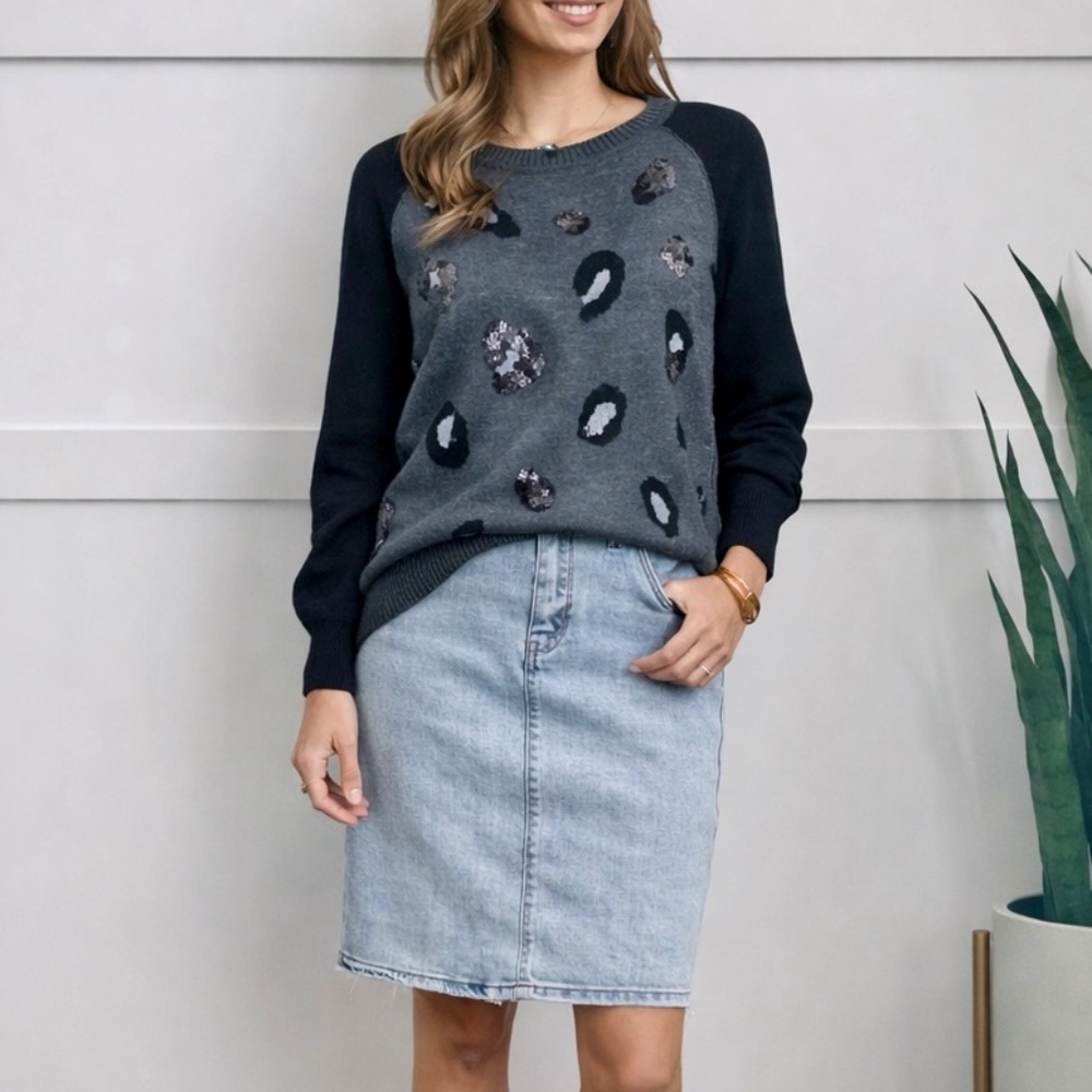 Casual Chic Small Knit Sweater Sequin Leopard Print Gray Black